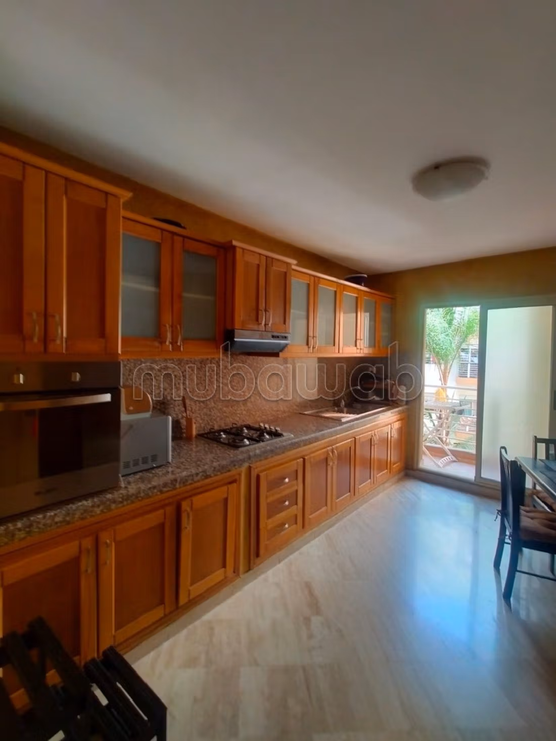 Splendido appartamento in vendita. 3 camere da letto. Camino e servizio di concierge.