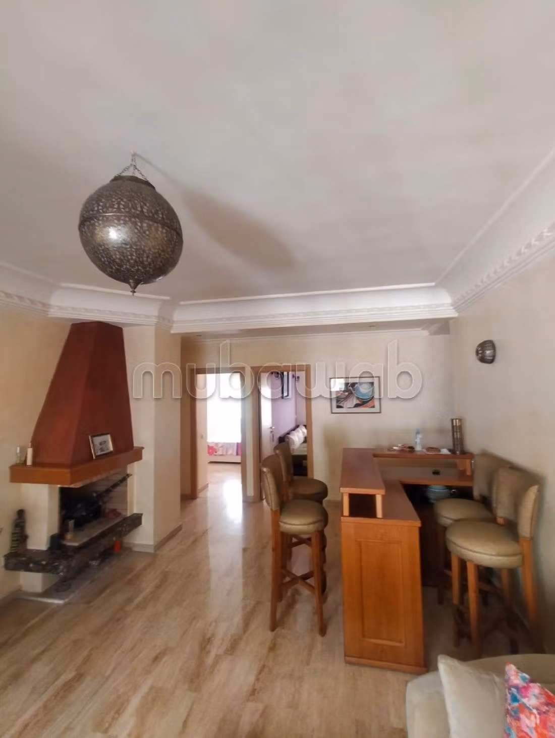 Splendido appartamento in vendita. 3 camere da letto. Camino e servizio di concierge.