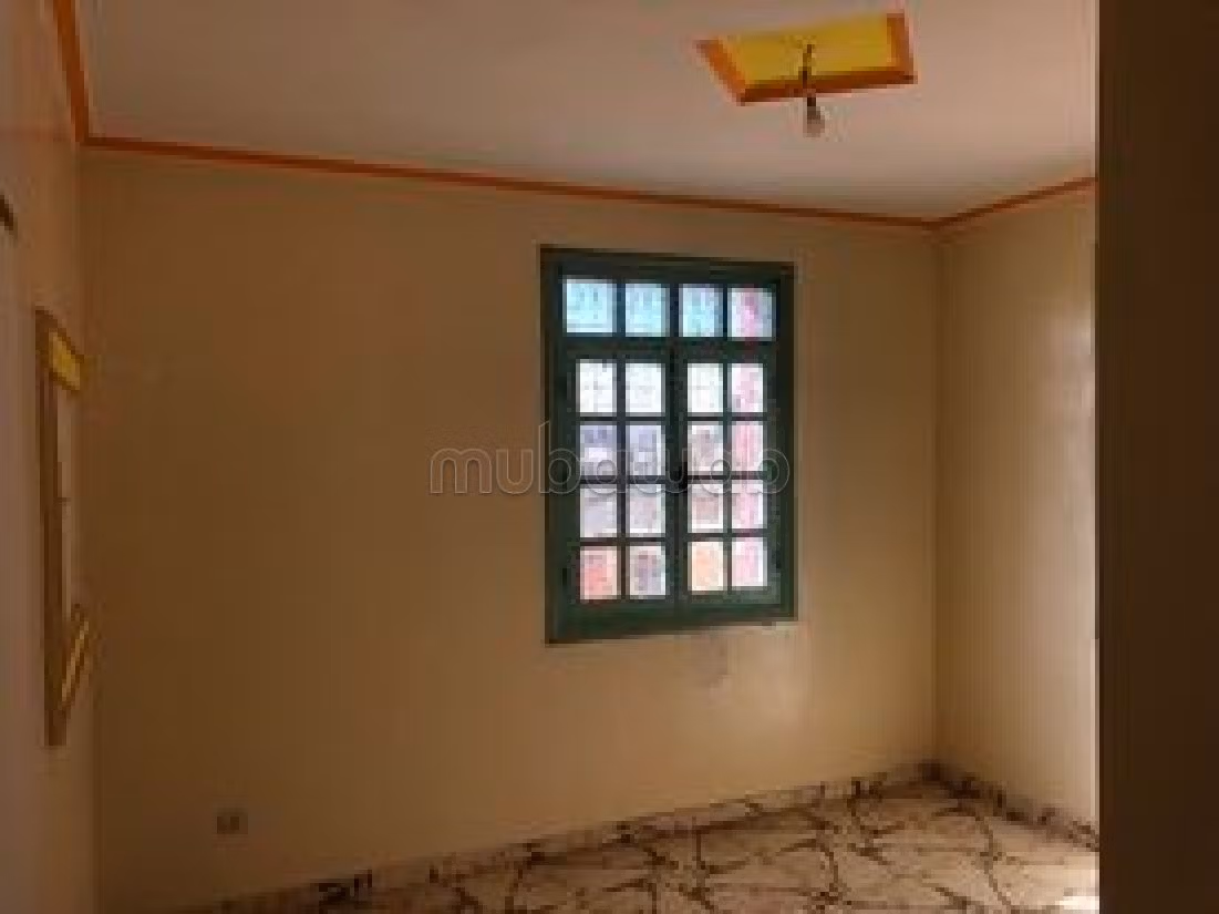 فيلا ممتازة للبيع بطريق اسفي. المساحة الإجمالية 160 م². شرفة وحديقة. 