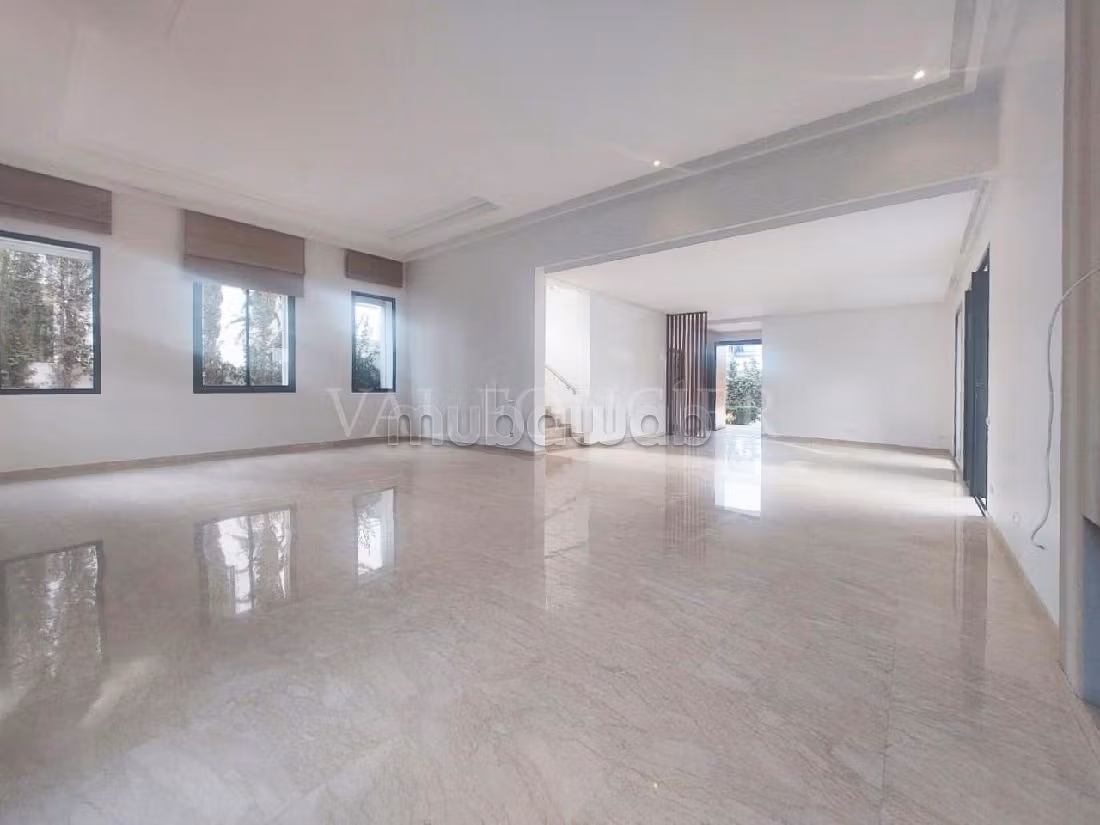 Maestosa villa in affitto a Bouskoura Ville. Superficie 450 m². Piscina e camino