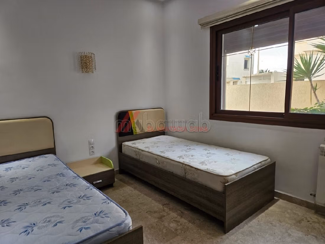 شقة رائعة للبيع. 2 غرف. حديقة ومرآب