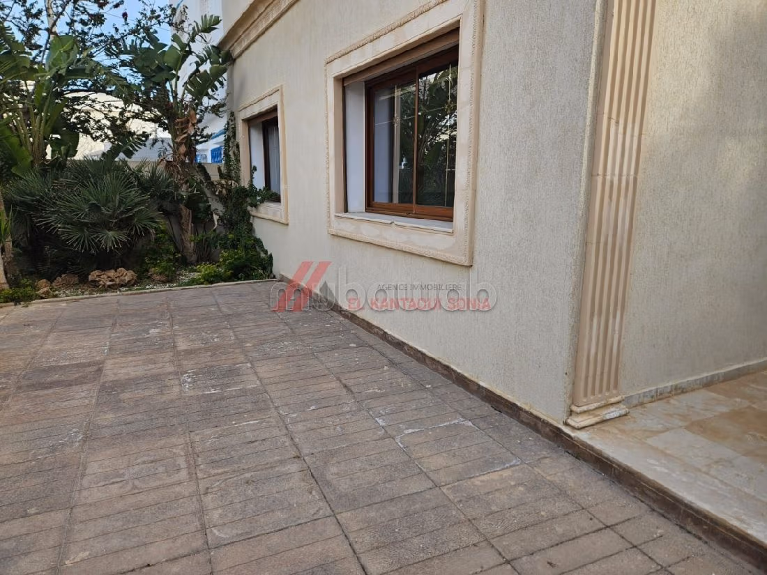 شقة رائعة للبيع. 2 غرف. حديقة ومرآب