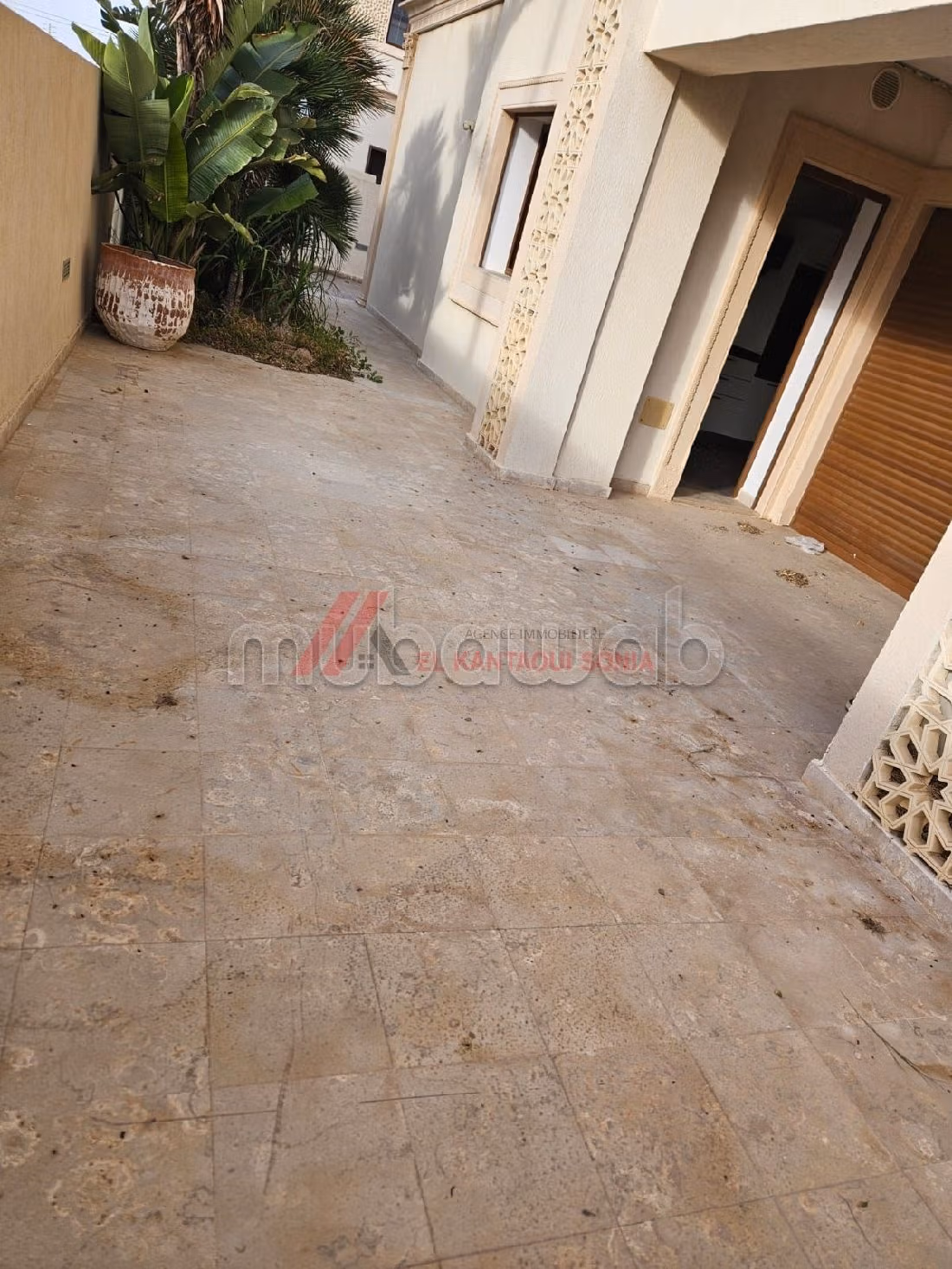 شقة رائعة للبيع. 2 غرف. حديقة ومرآب