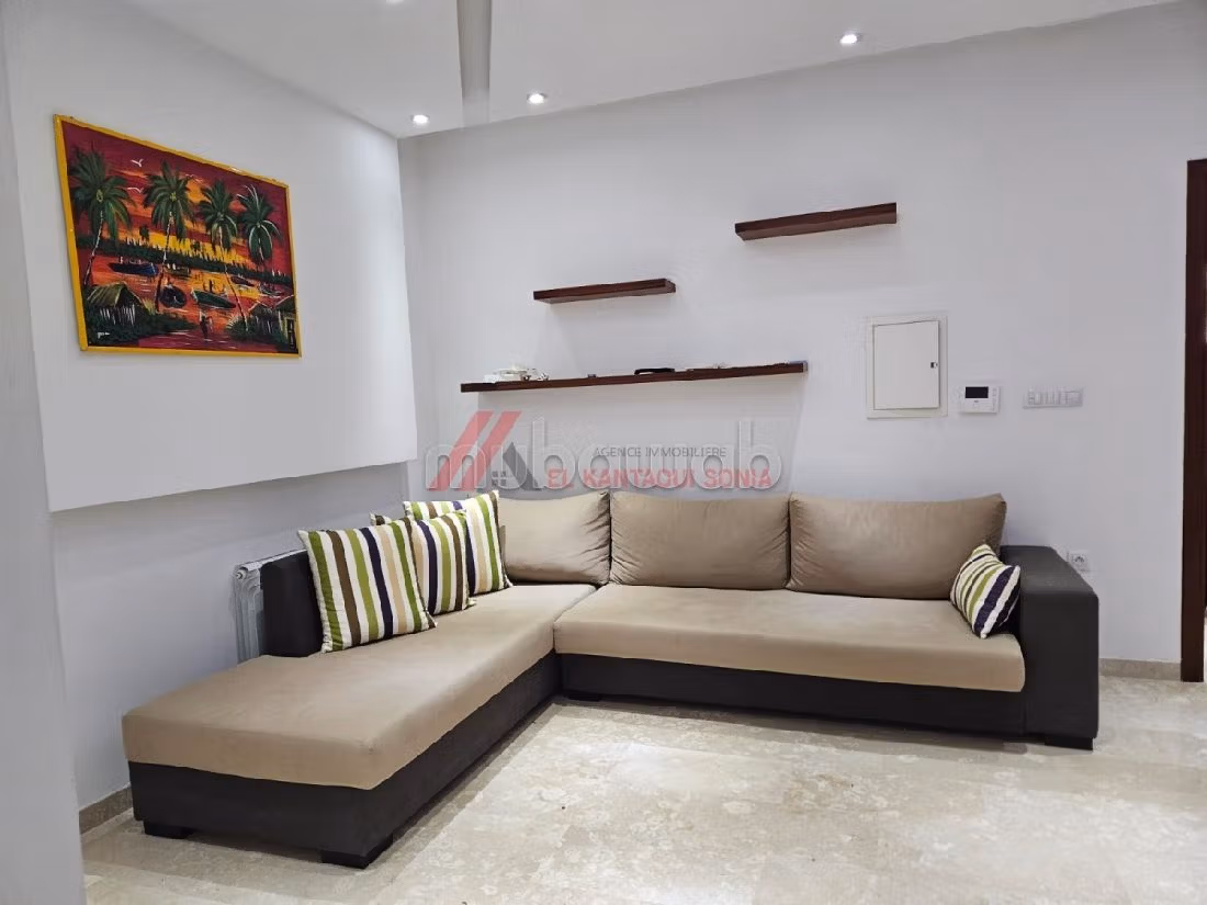 شقة رائعة للبيع. 2 غرف. حديقة ومرآب