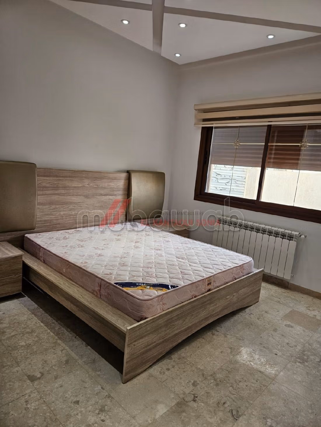 شقة رائعة للبيع. 2 غرف. حديقة ومرآب