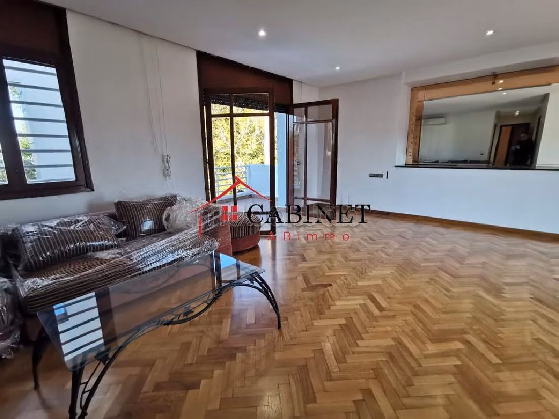 In de verhuur: villa's en luxe woningen in Souissi. 8 Ruimtes. Gemeubileerd.