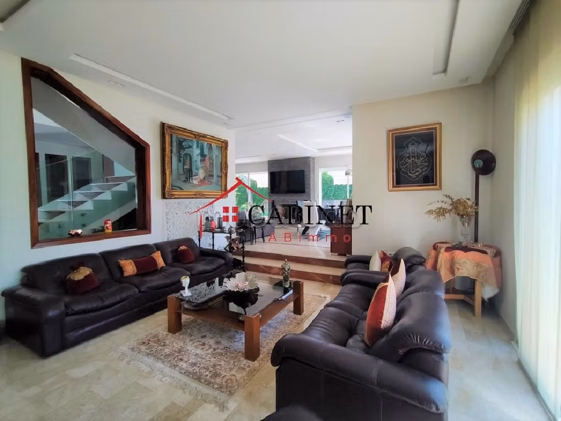 Lujosa villa en alquiler en Souissi. Área total 2000 m². Doble acristalamiento y puerta blindada. 