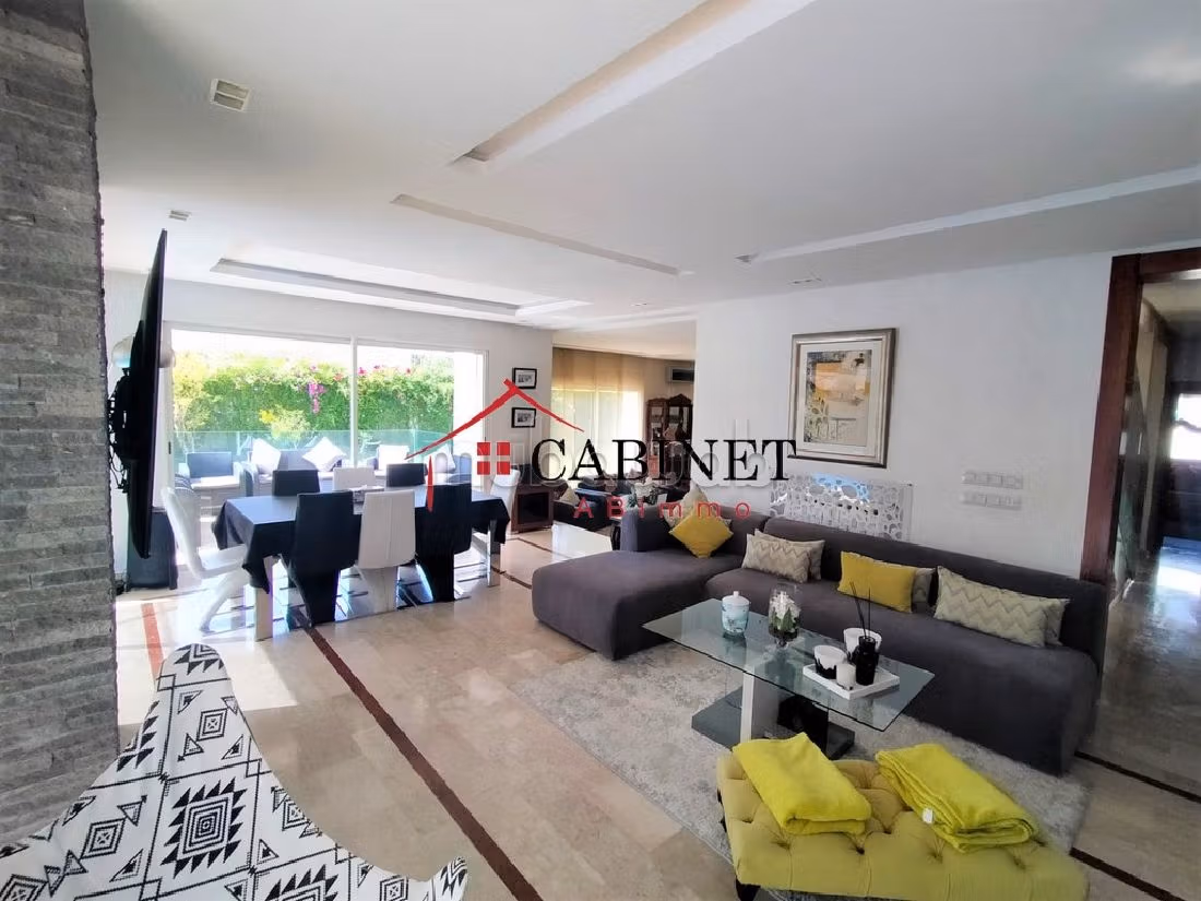 Lujosa villa en alquiler en Souissi. Área total 2000 m². Doble acristalamiento y puerta blindada. 