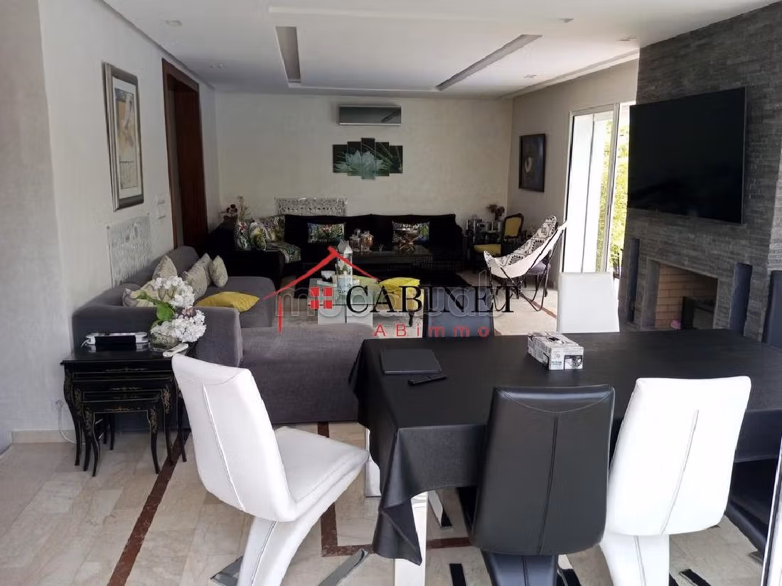 Lujosa villa en alquiler en Souissi. Área total 2000 m². Doble acristalamiento y puerta blindada. 