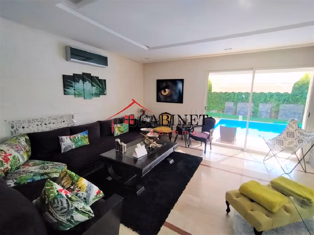 Lujosa villa en alquiler en Souissi. Área total 2000 m². Doble acristalamiento y puerta blindada. 