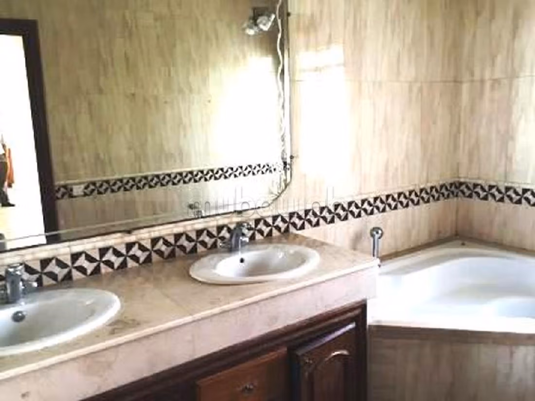 Suntuosa villa en alquiler en Californie. Superficie 622 m². Antena parabólica y seguridad