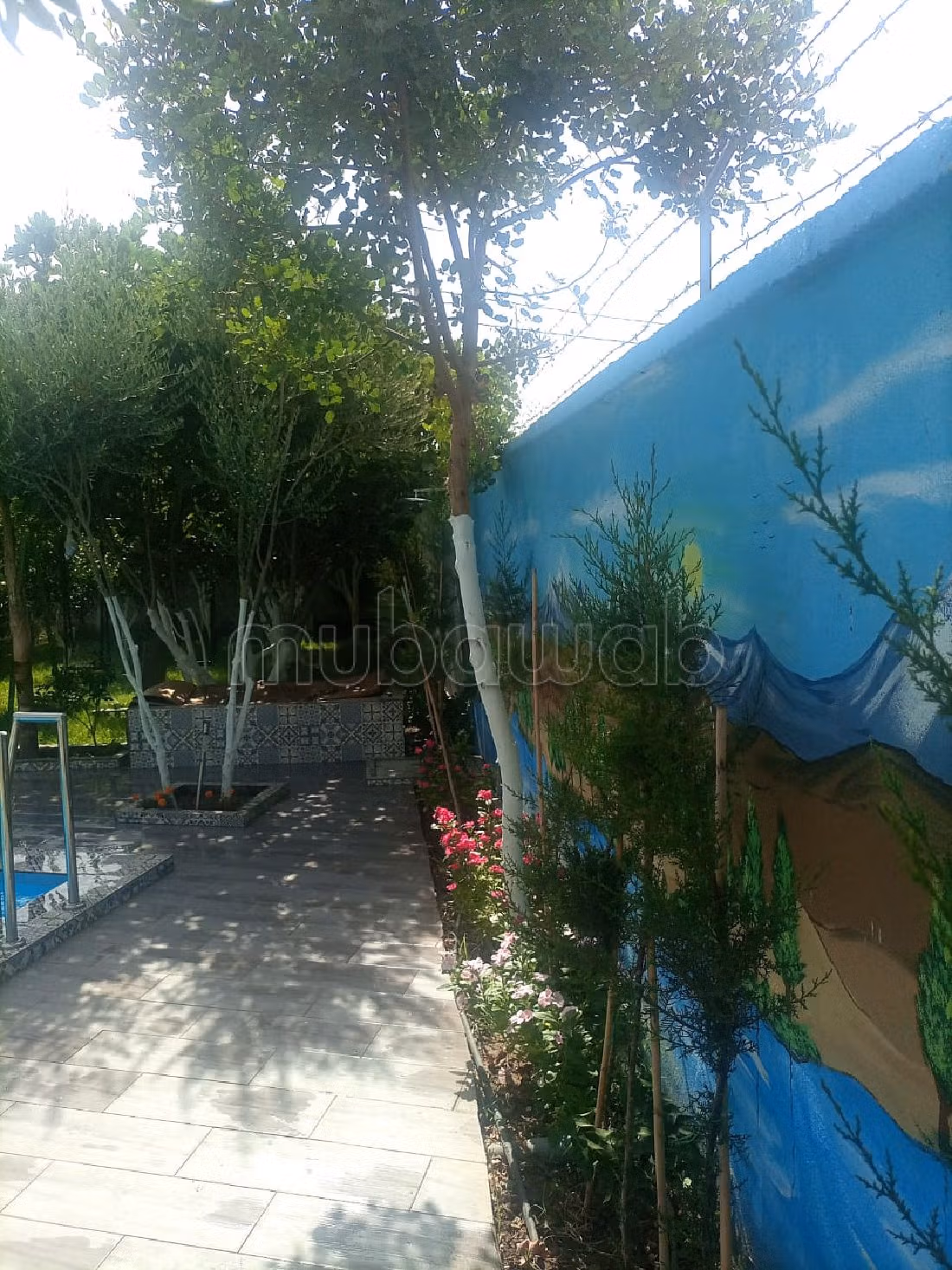 Esplendida villa en venta en Jamaa el Kbir. Pequeña superficie 430 m². está amueblado con buen gusto. 