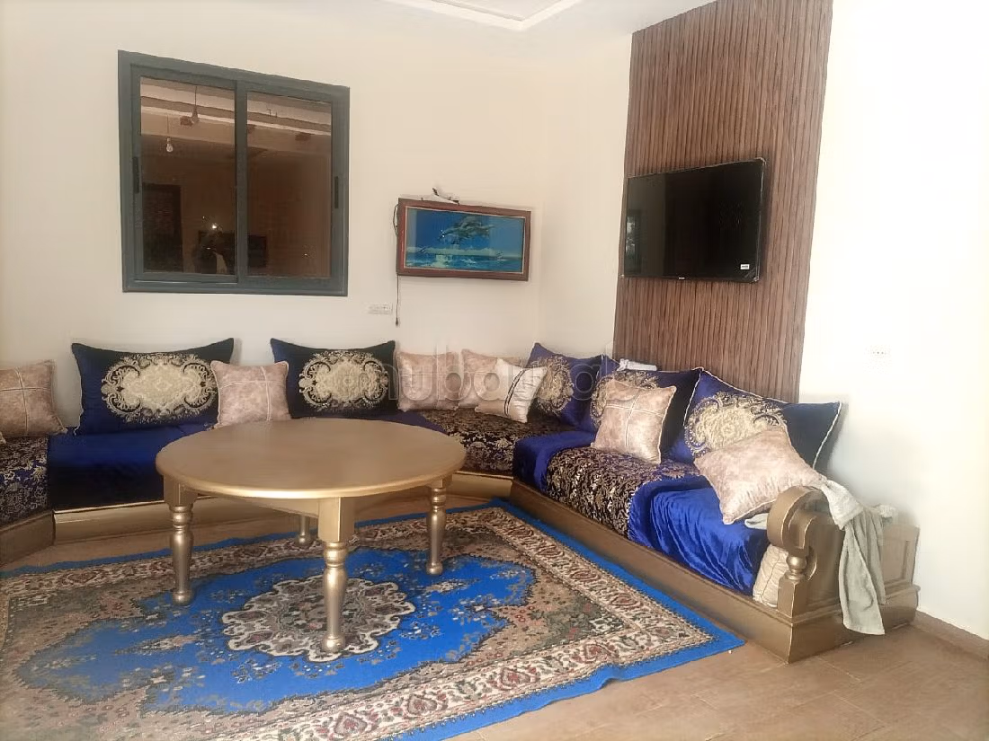 Esplendida villa en venta en Jamaa el Kbir. Pequeña superficie 430 m². está amueblado con buen gusto. 