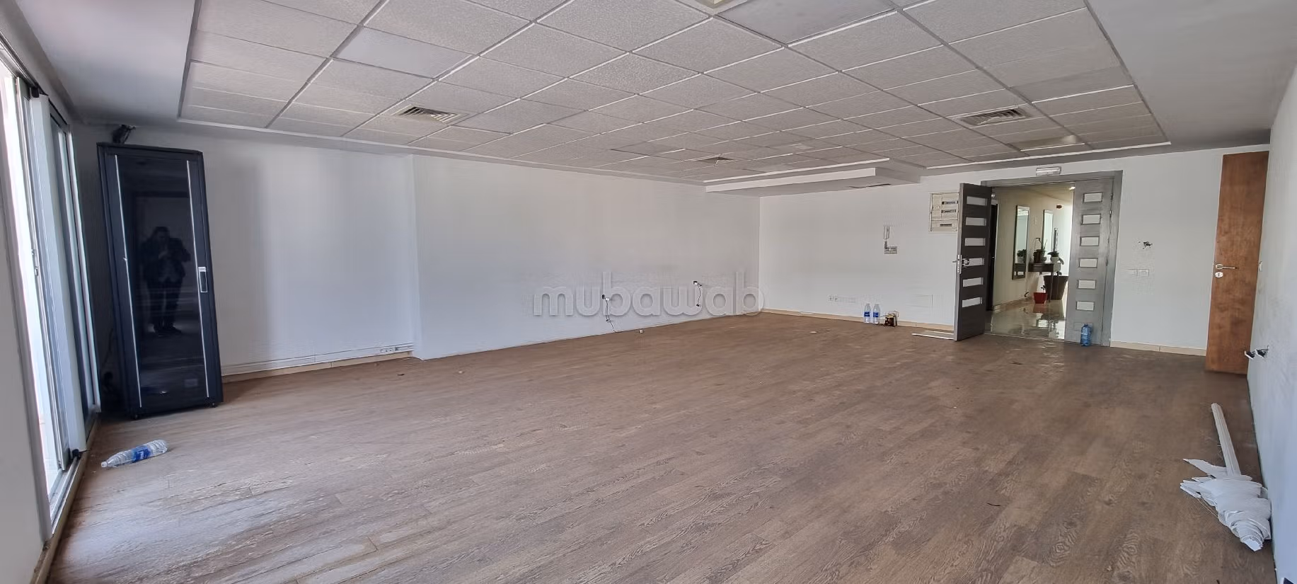 Comodo ufficio in affitto a Palmier. Superficie 129 m². Servizio di concierge e condizionatore. 