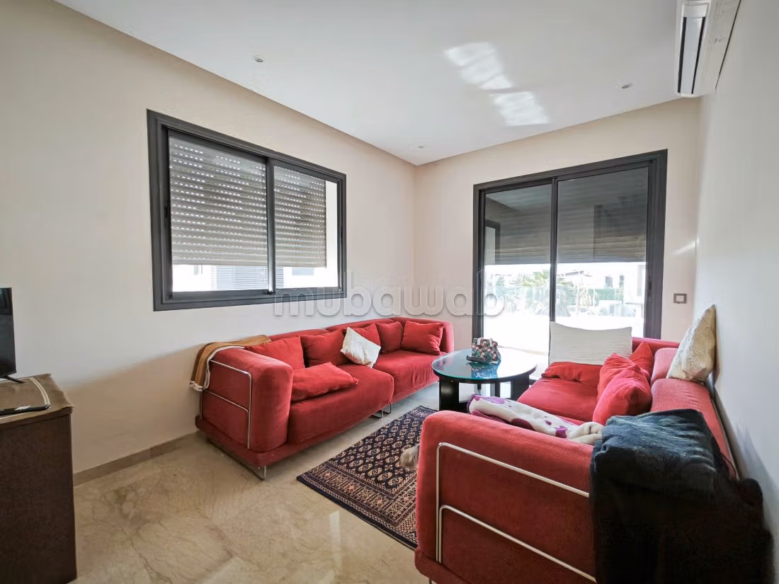 منزل فخم للبيع بدار بوعزة. 3 غرف رائعة. الراحة مع مكيف الهواء و مدفأة