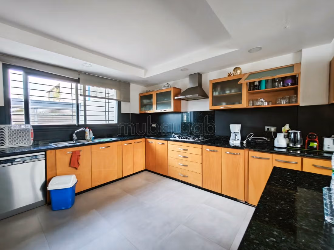 منزل فخم للبيع بدار بوعزة. 3 غرف رائعة. الراحة مع مكيف الهواء و مدفأة