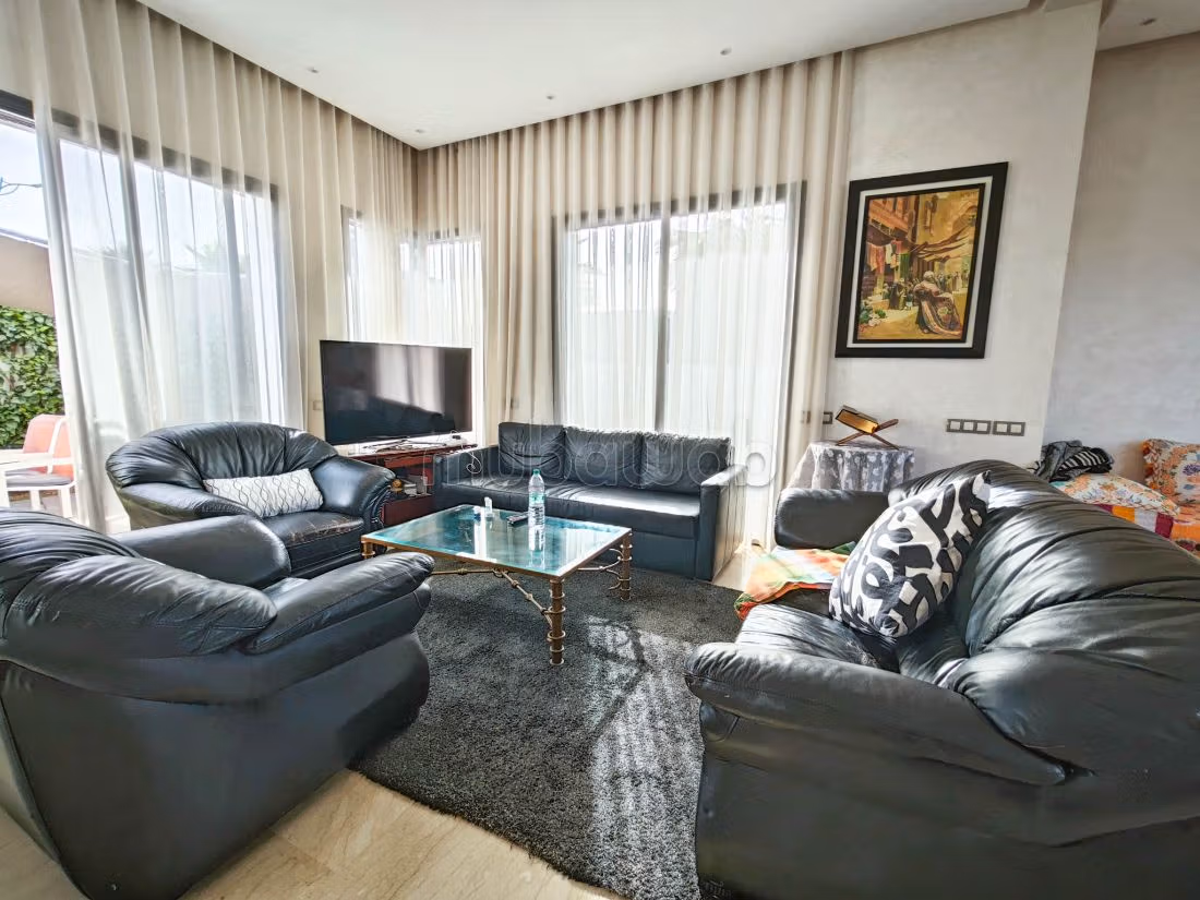 منزل فخم للبيع بدار بوعزة. 3 غرف رائعة. الراحة مع مكيف الهواء و مدفأة