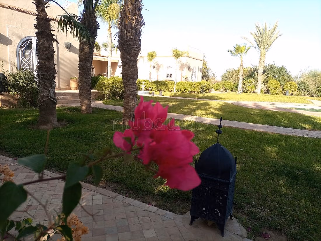 فيلا رائعة للبيع ب ميحتى. 7 قطع مريحة. مفروشة. 