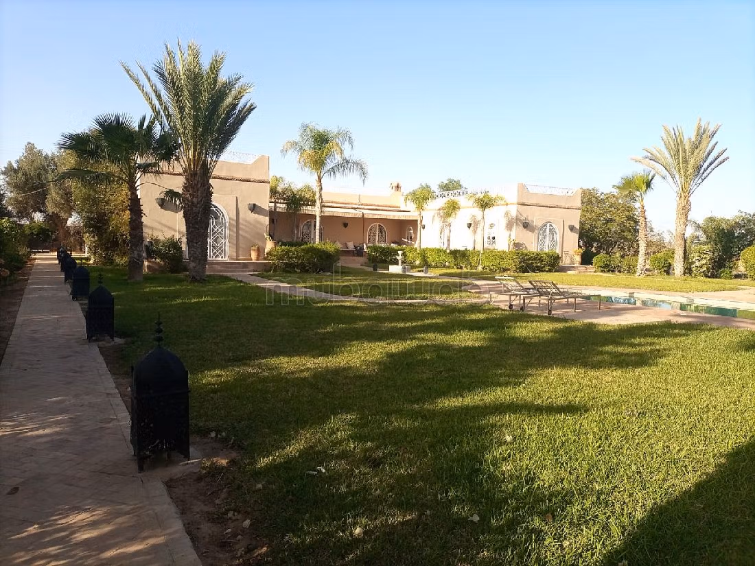 فيلا رائعة للبيع ب ميحتى. 7 قطع مريحة. مفروشة. 