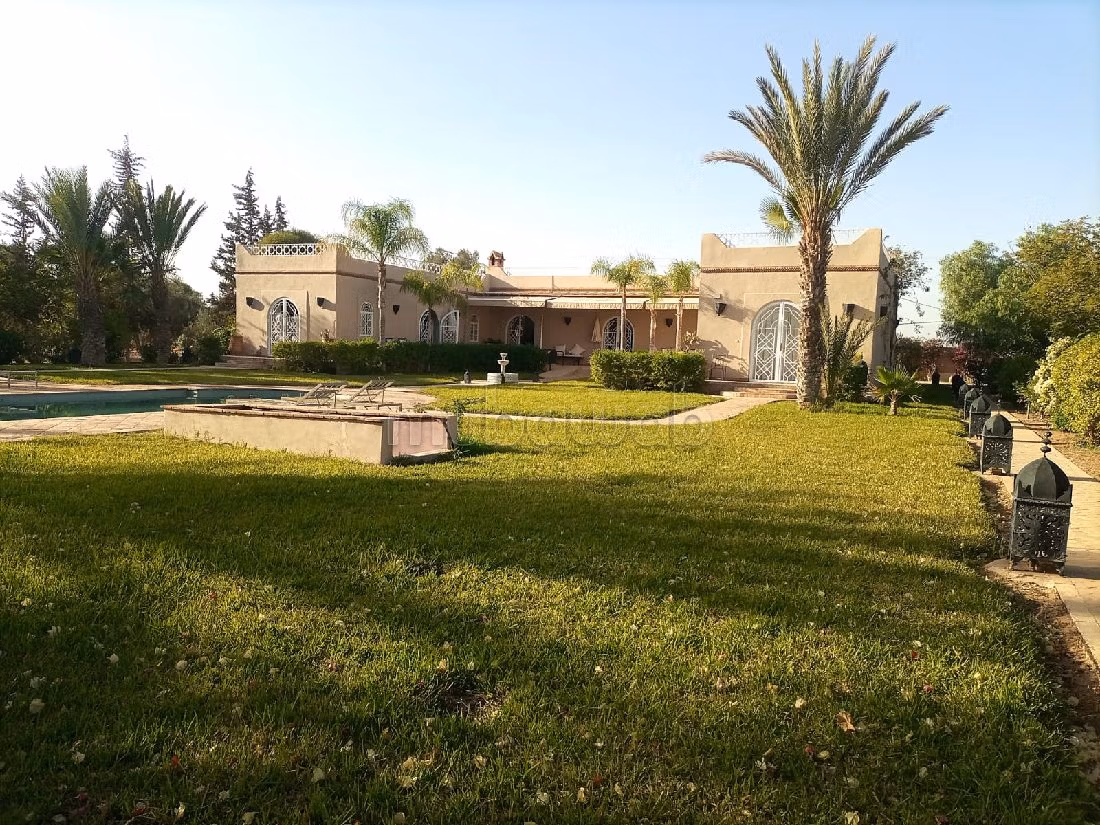 فيلا رائعة للبيع ب ميحتى. 7 قطع مريحة. مفروشة. 