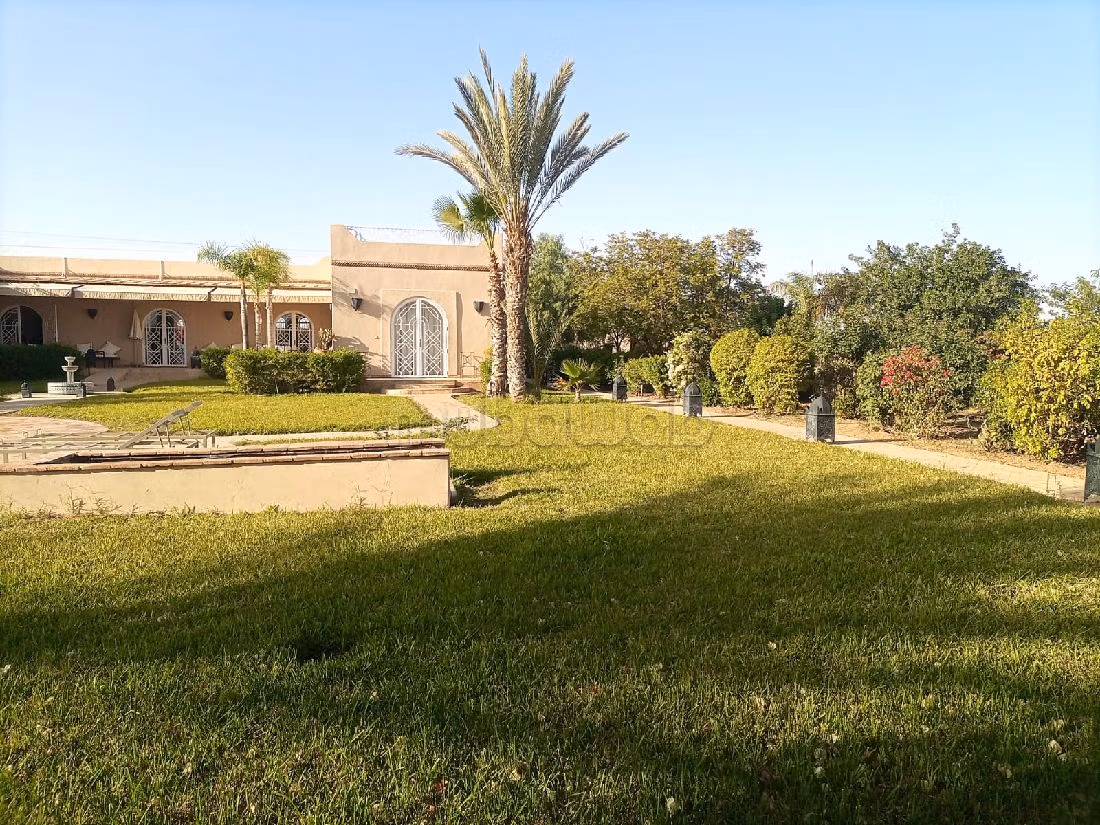 فيلا رائعة للبيع ب ميحتى. 7 قطع مريحة. مفروشة. 