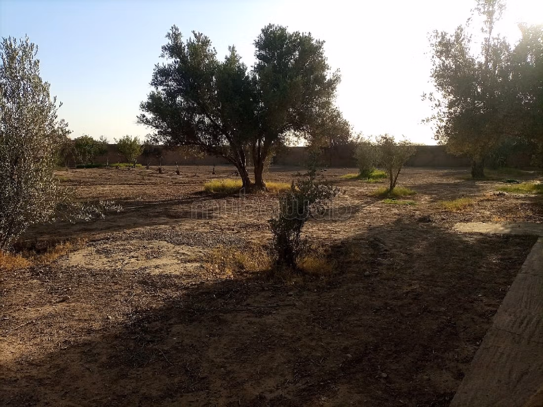 فيلا رائعة للبيع ب ميحتى. 7 قطع مريحة. مفروشة. 