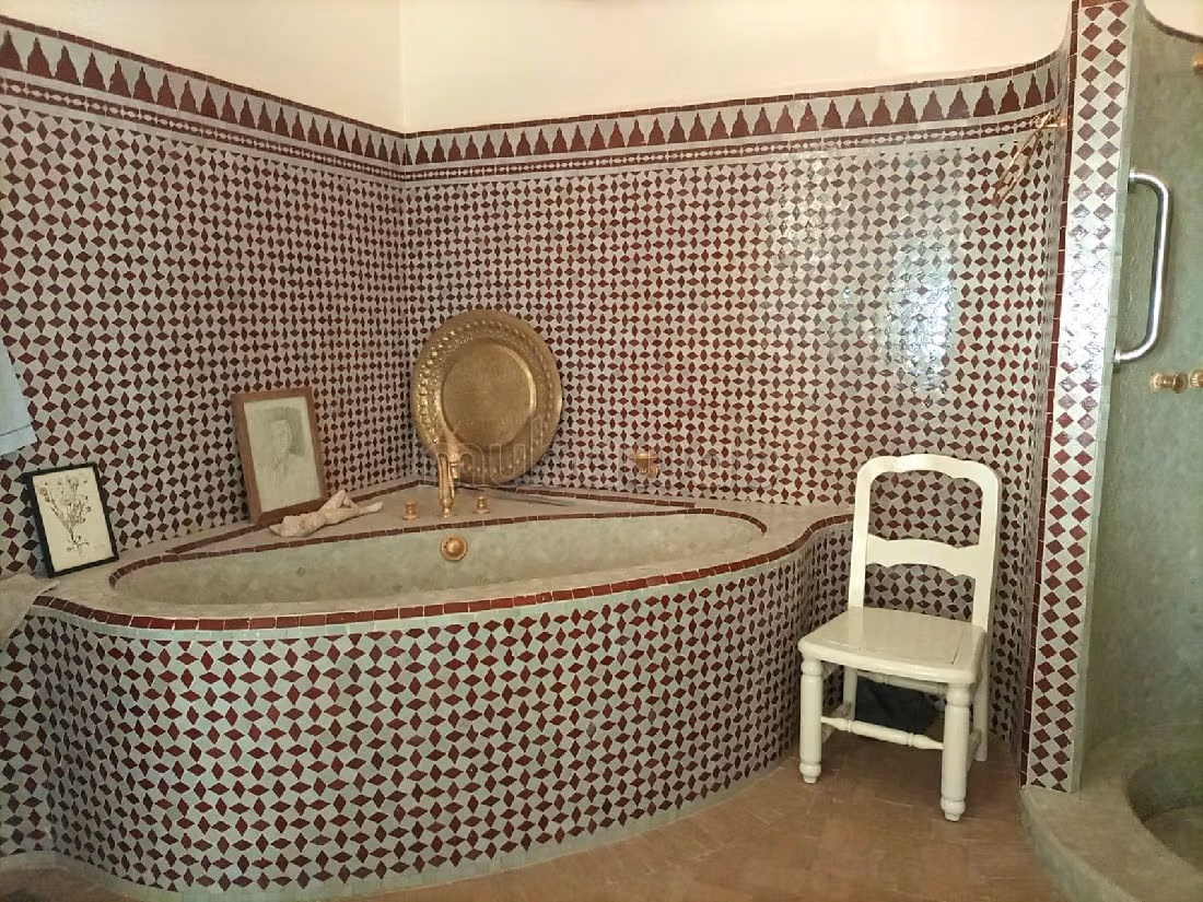 فيلا رائعة للبيع ب ميحتى. 7 قطع مريحة. مفروشة. 