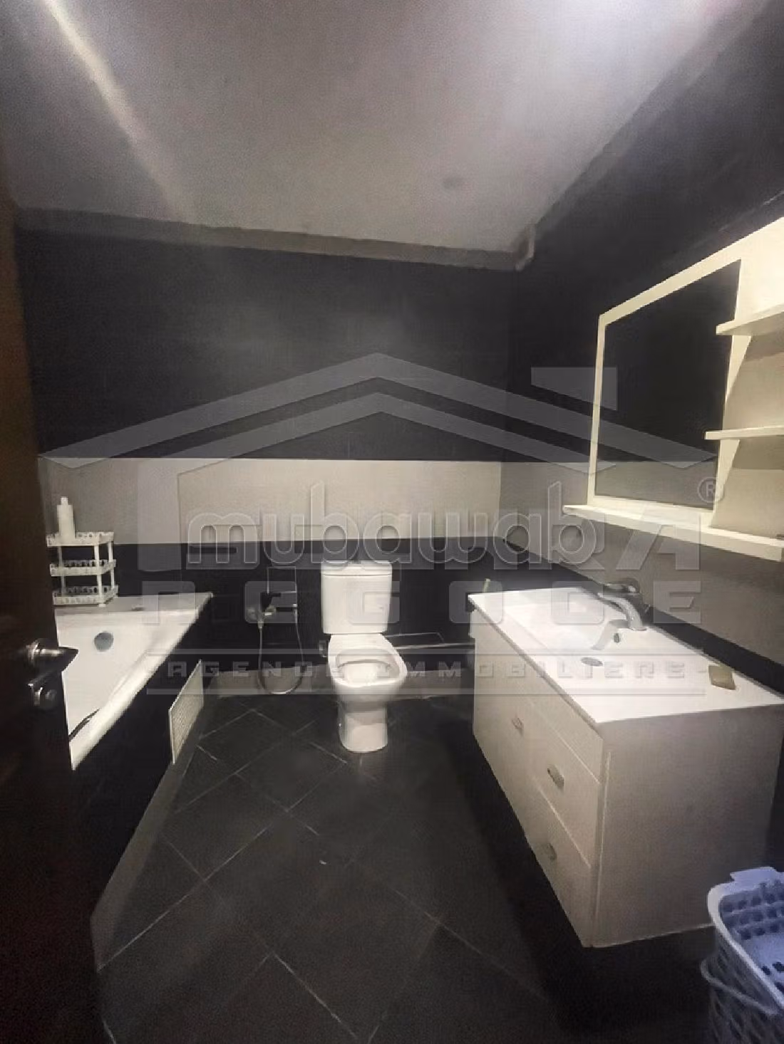 Apartment for rent in La Soukra. Surface area 100 m². Double glazed window, Central air conditioning. 