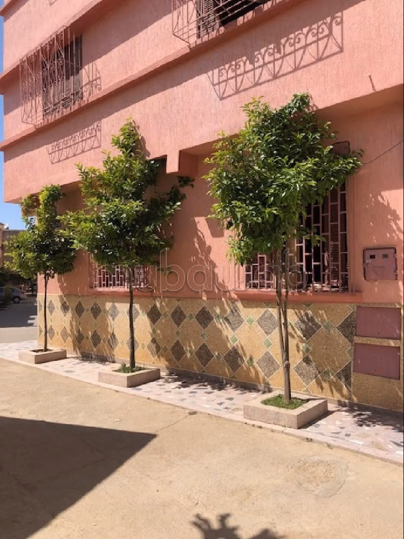 بيع منزل ب حي السلام. المساحة الإجمالية 6000 م². صالة أصيلة ، طبق الأقمار الصناعية