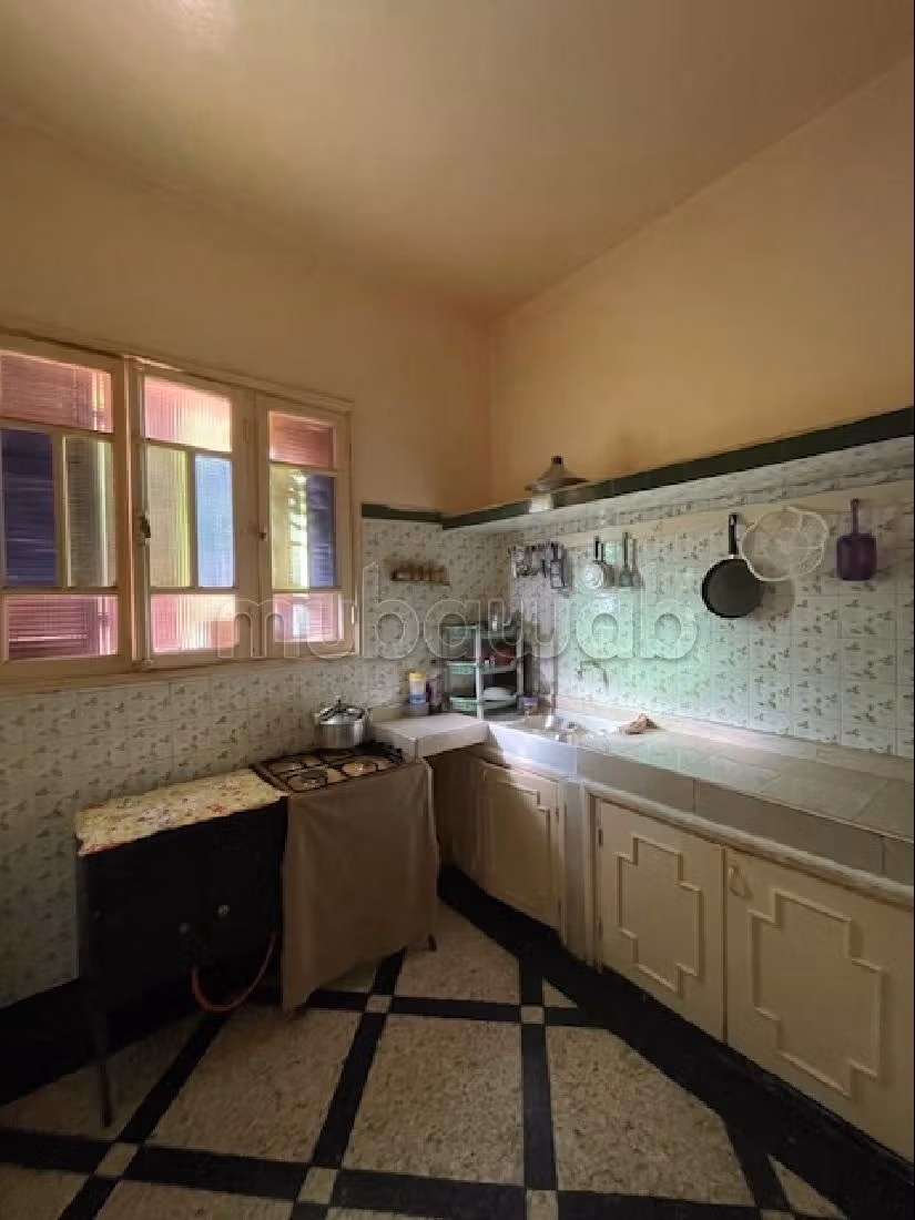 بيع منزل ب حي السلام. المساحة الإجمالية 6000 م². صالة أصيلة ، طبق الأقمار الصناعية