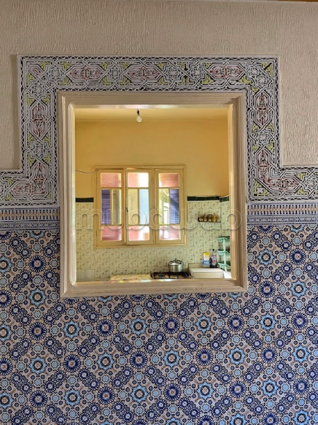 بيع منزل ب حي السلام. المساحة الإجمالية 6000 م². صالة أصيلة ، طبق الأقمار الصناعية