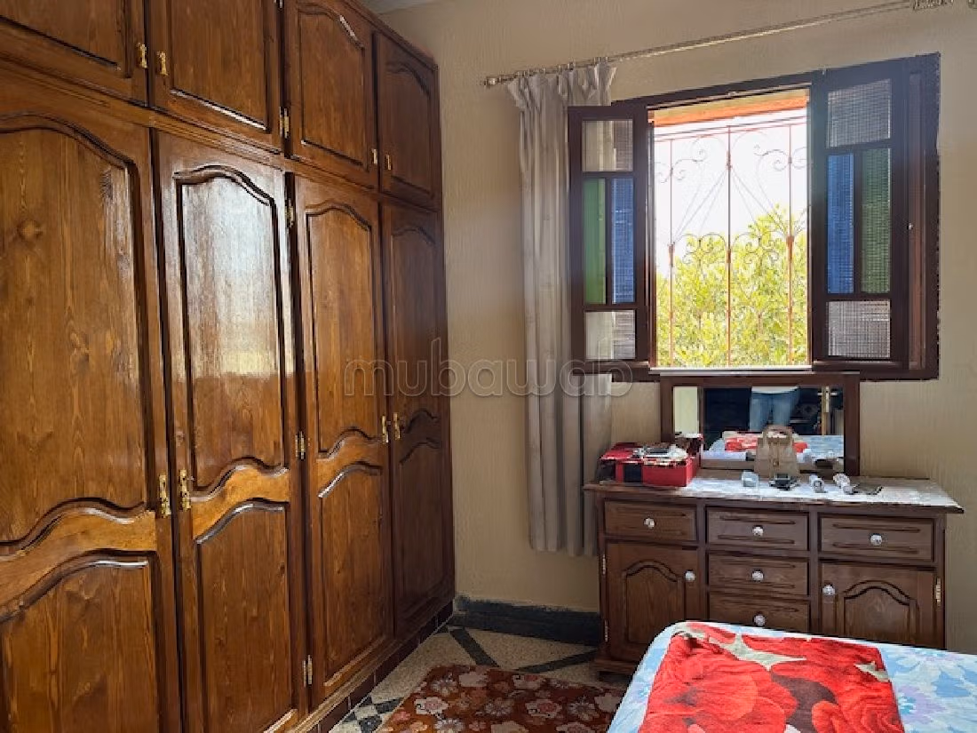 بيع منزل ب حي السلام. المساحة الإجمالية 6000 م². صالة أصيلة ، طبق الأقمار الصناعية