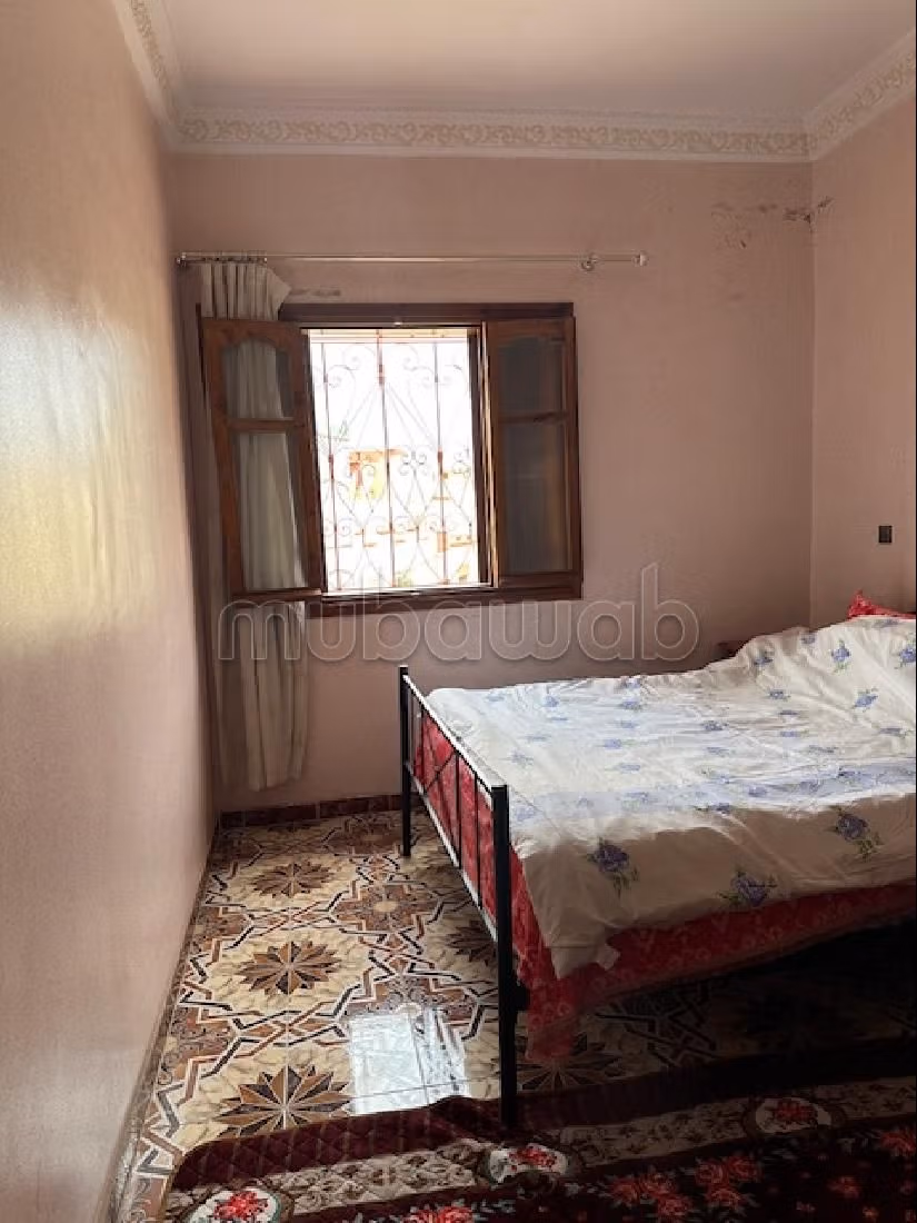 بيع منزل ب حي السلام. المساحة الإجمالية 6000 م². صالة أصيلة ، طبق الأقمار الصناعية