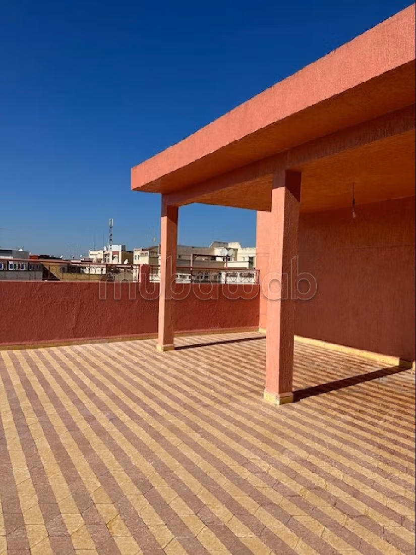 بيع منزل ب حي السلام. المساحة الإجمالية 6000 م². صالة أصيلة ، طبق الأقمار الصناعية