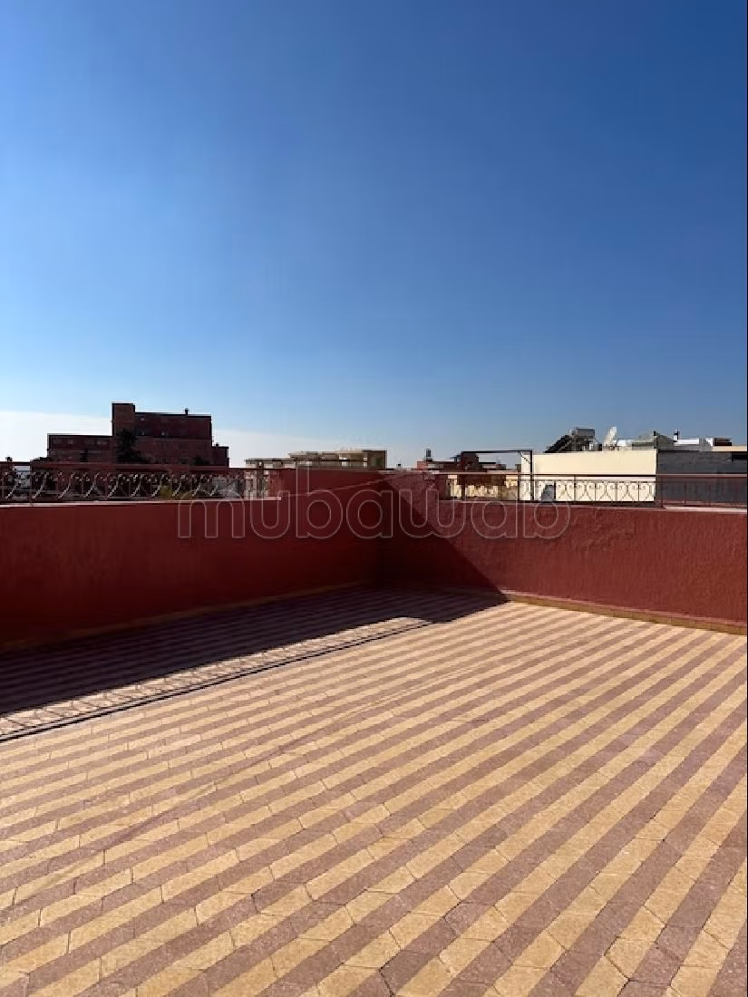 بيع منزل ب حي السلام. المساحة الإجمالية 6000 م². صالة أصيلة ، طبق الأقمار الصناعية