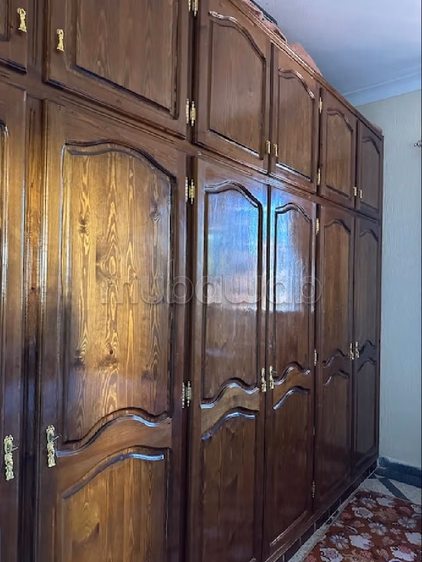 بيع منزل ب حي السلام. المساحة الإجمالية 6000 م². صالة أصيلة ، طبق الأقمار الصناعية