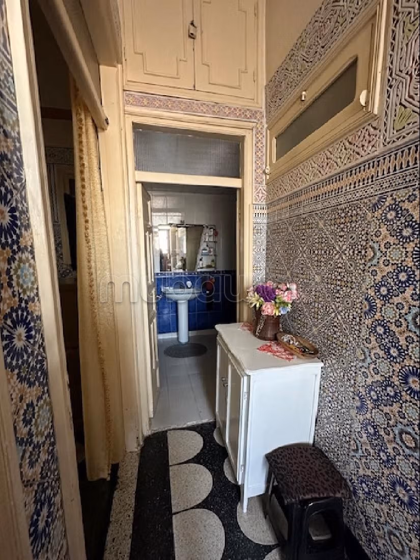 بيع منزل ب حي السلام. المساحة الإجمالية 6000 م². صالة أصيلة ، طبق الأقمار الصناعية