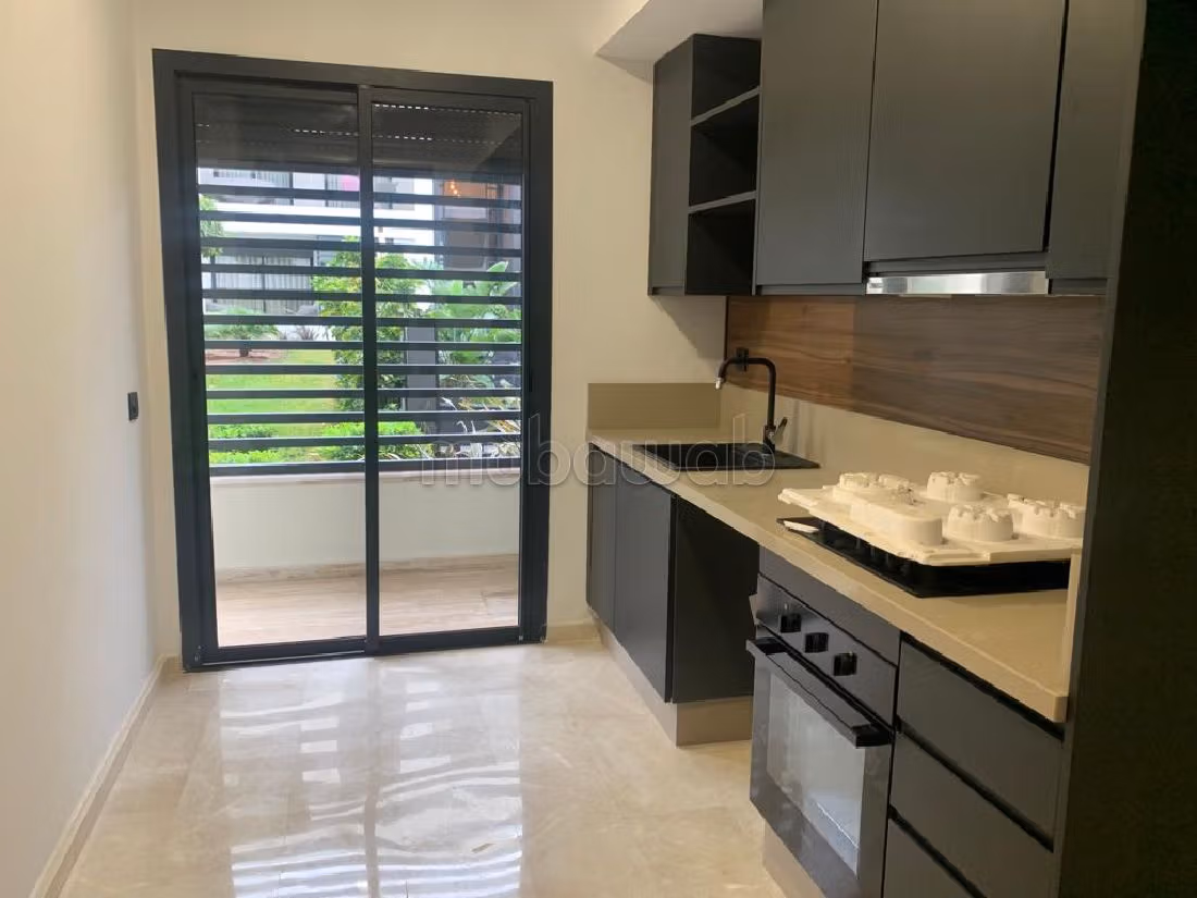 Appartamento in affitto. 8 locali spaziosi. Antenna parabolica e impianto di videosorveglianza. 