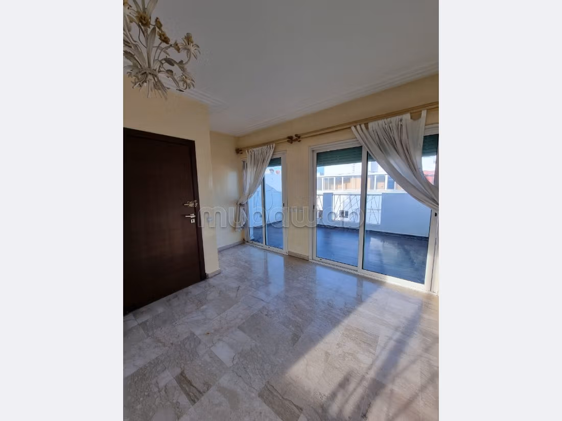 شقة للكراء بالمعاريف. 1 غرفة جيدة. صحن هوائي والأمن والحراسة. 