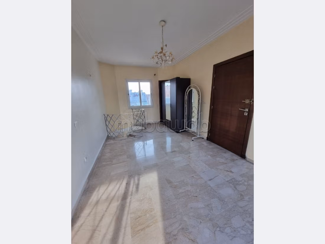 شقة للكراء بالمعاريف. 1 غرفة جيدة. صحن هوائي والأمن والحراسة. 