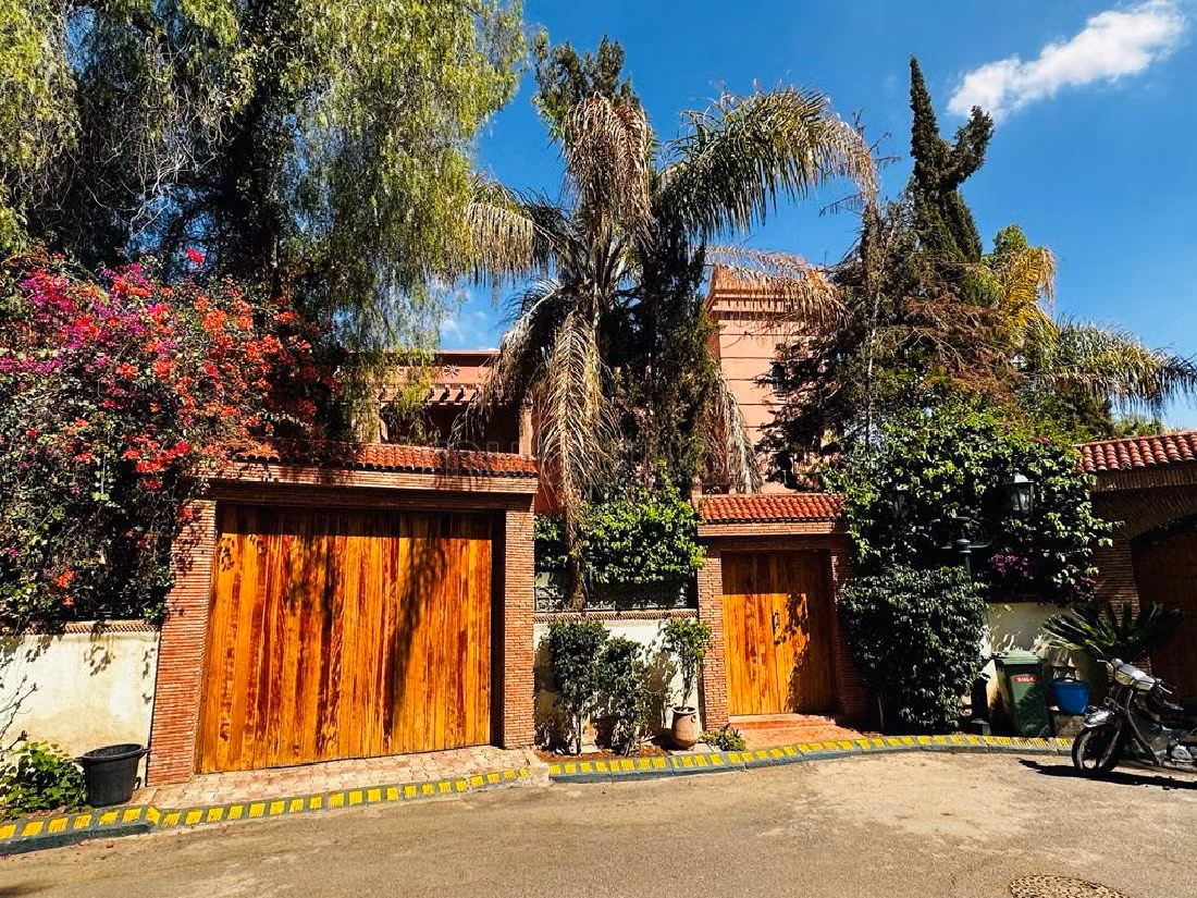 Nu te koop: villa's en luxe woningen in Hay Targa. Oppervlakte 760 m². Volledig gemeubileerd. 