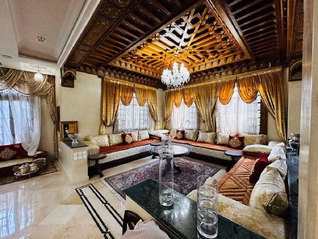 Nu te koop: villa's en luxe woningen in Hay Targa. Oppervlakte 760 m². Volledig gemeubileerd. 