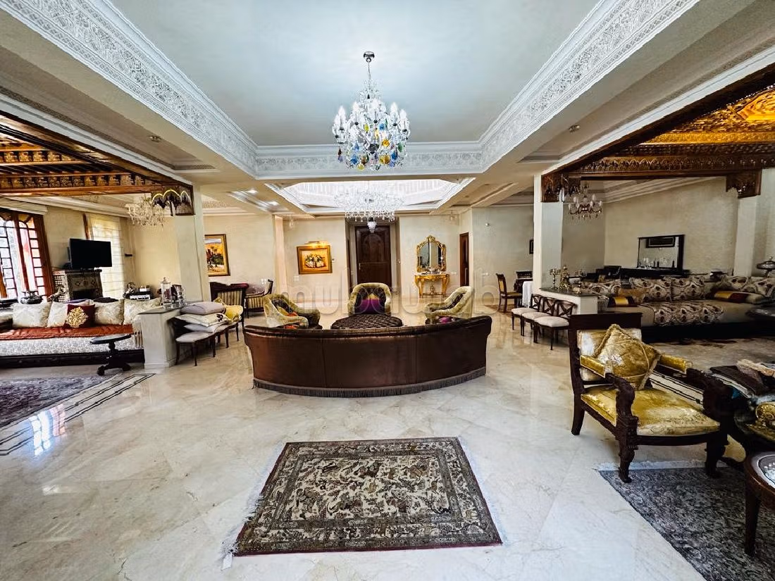 Nu te koop: villa's en luxe woningen in Hay Targa. Oppervlakte 760 m². Volledig gemeubileerd. 