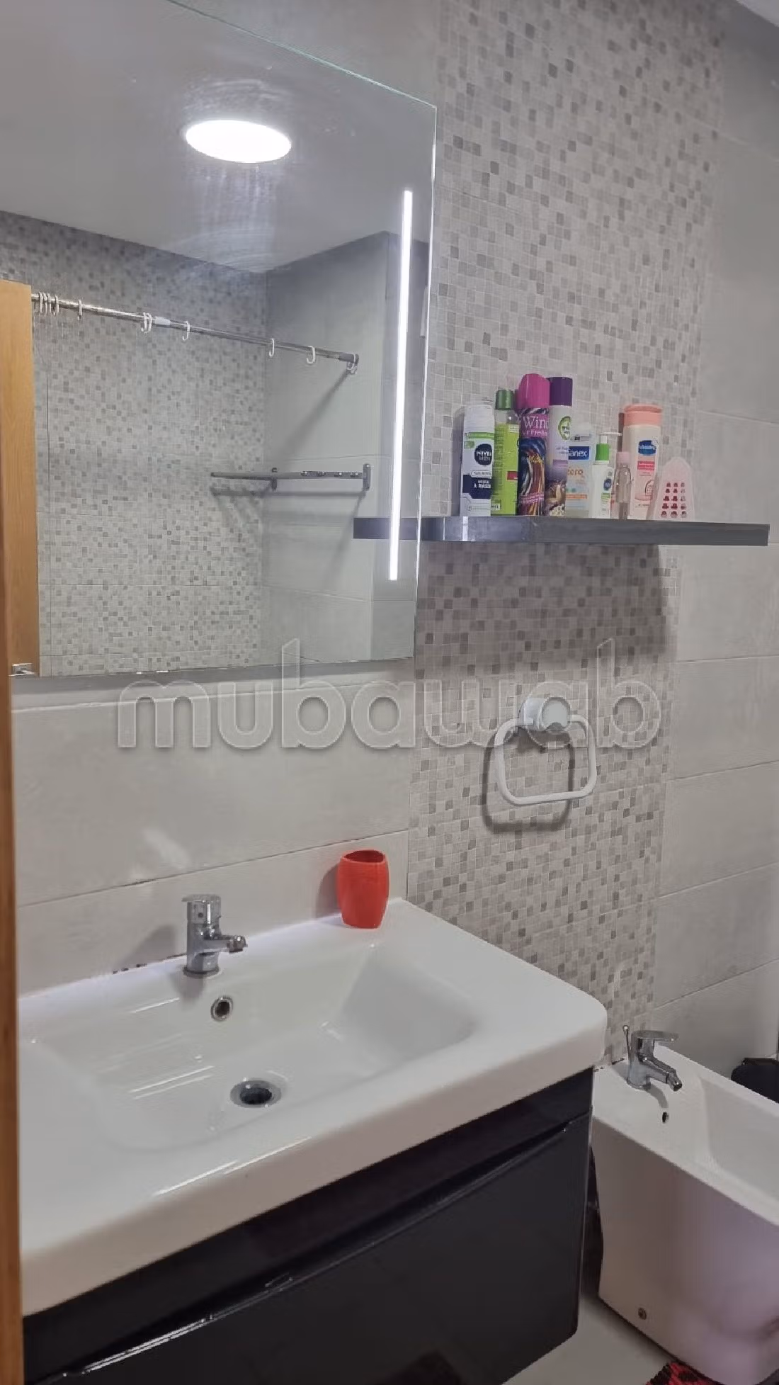 Apartments for rent in Centre Ville. 2 rooms. Swimming pool and air conditioning. 
