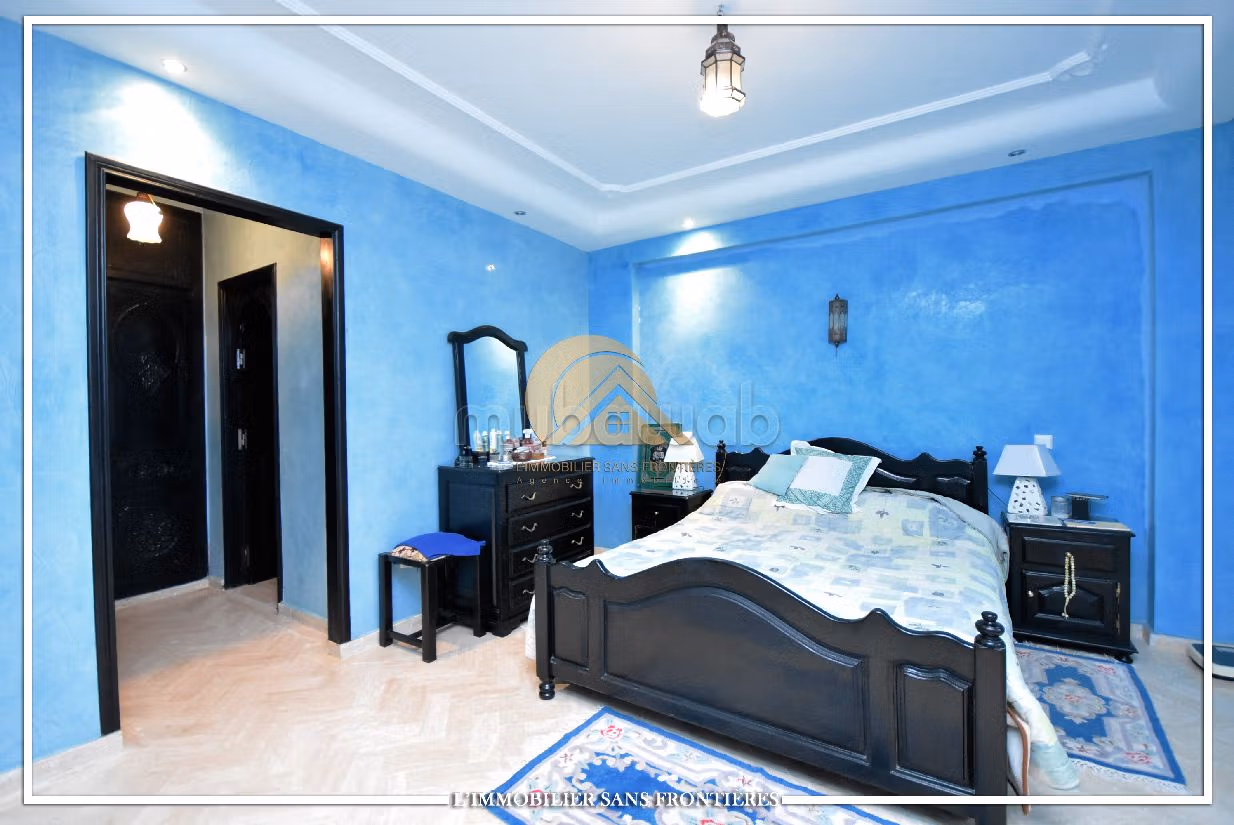 فيلا ممتازة للبيع بتاركة. 7 قطع كبيرة. مسبح ، مكيف هواء