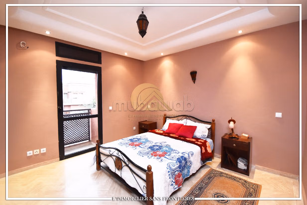 فيلا ممتازة للبيع بتاركة. 7 قطع كبيرة. مسبح ، مكيف هواء