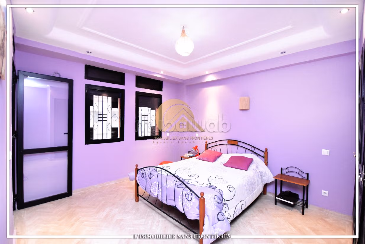 فيلا ممتازة للبيع بتاركة. 7 قطع كبيرة. مسبح ، مكيف هواء