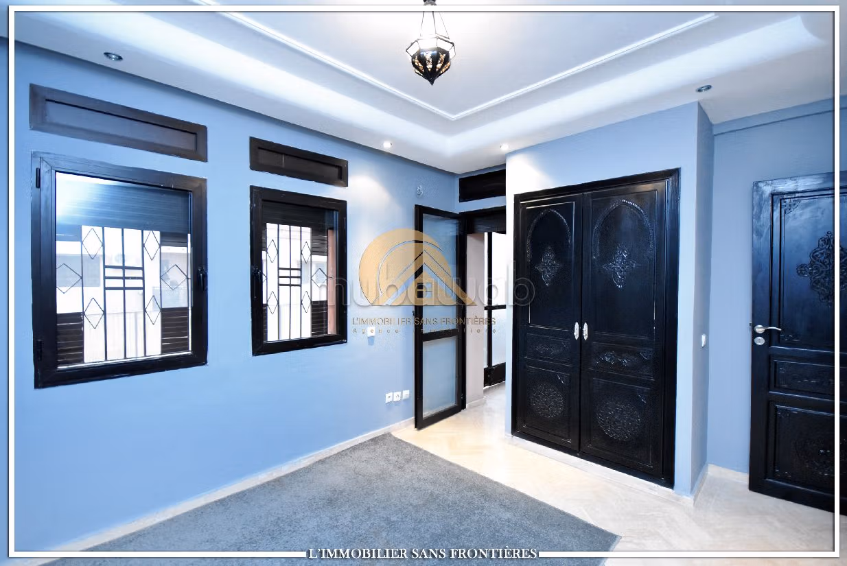 فيلا ممتازة للبيع بتاركة. 7 قطع كبيرة. مسبح ، مكيف هواء