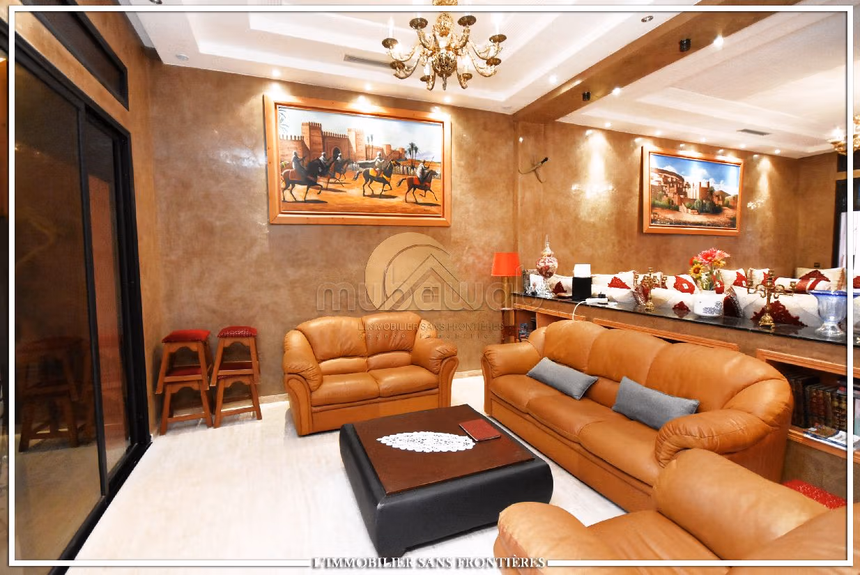 فيلا ممتازة للبيع بتاركة. 7 قطع كبيرة. مسبح ، مكيف هواء