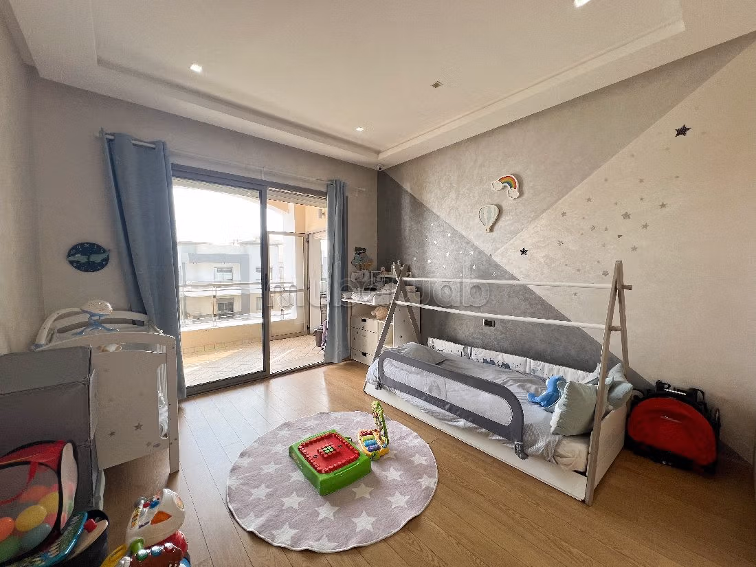 Appartamento da acquistare. 3 belle camere da letto. Servizio di concierge e piscina. 